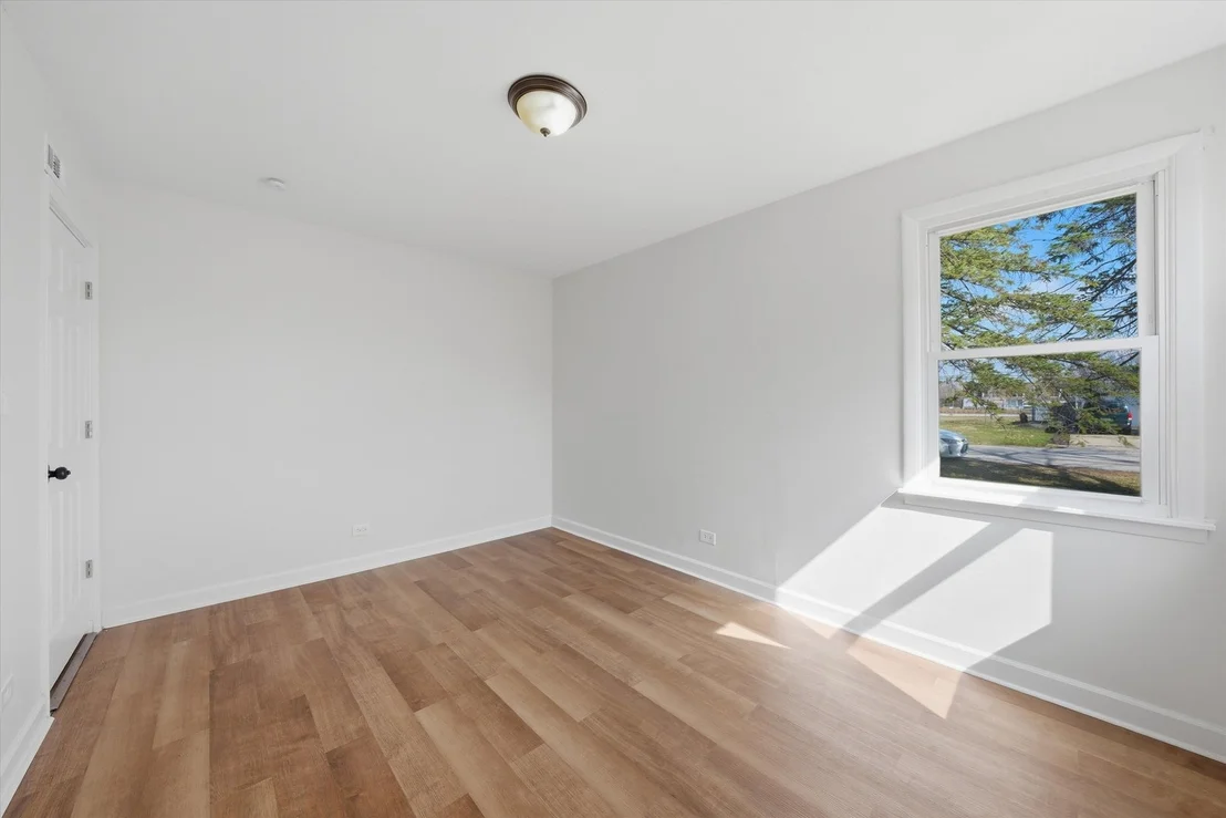 Photo of 16608 Sawyer Avenue