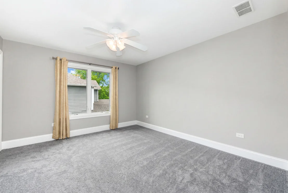 Photo of 4736 DEVON Avenue