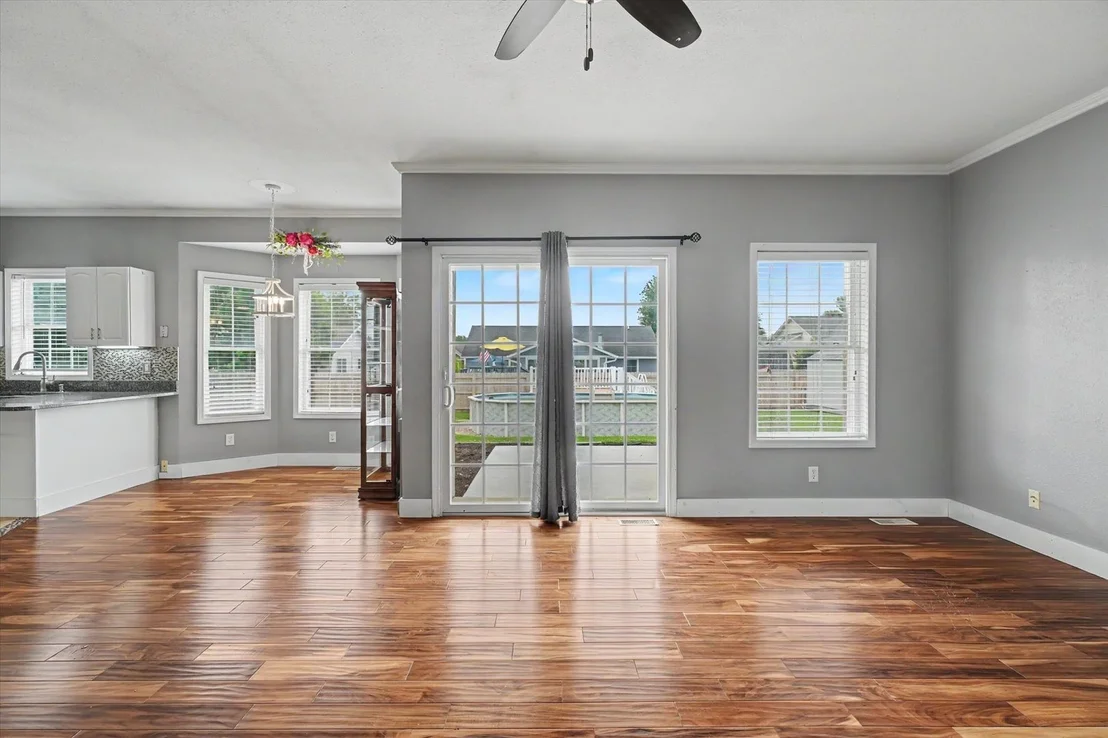Photo of 1203 EDGEVIEW Drive