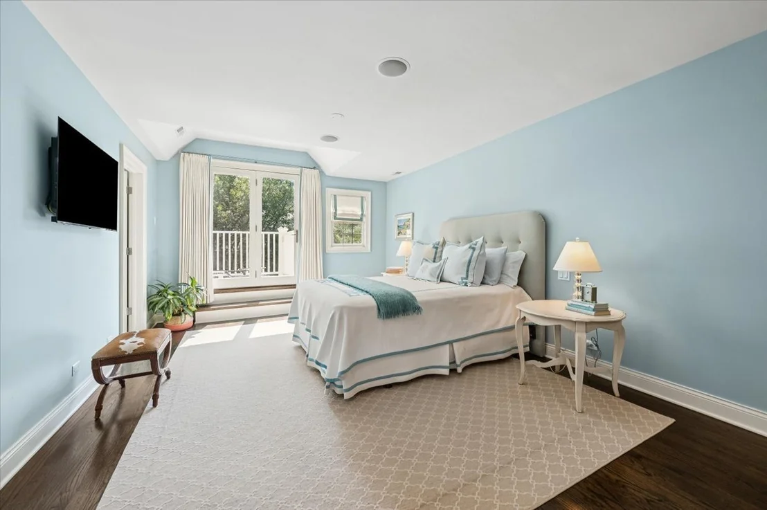 Photo of 837 W Junior Terrace