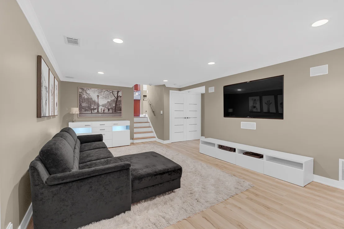Photo of 210 W Pickwick Road