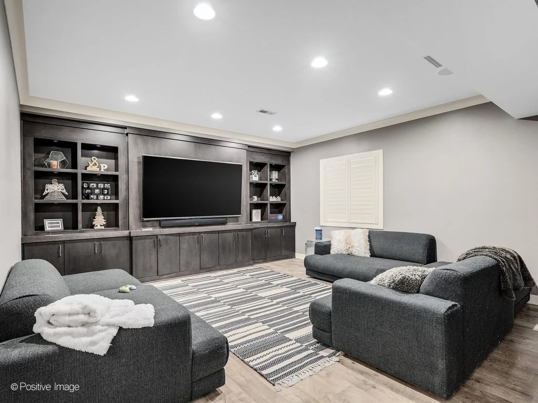 Photo of 549 W 3rd Street