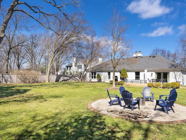 Photo of 1225 W Deerpath Road