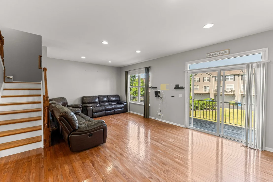 Photo of Unit 976 at 758 Lambert Lane