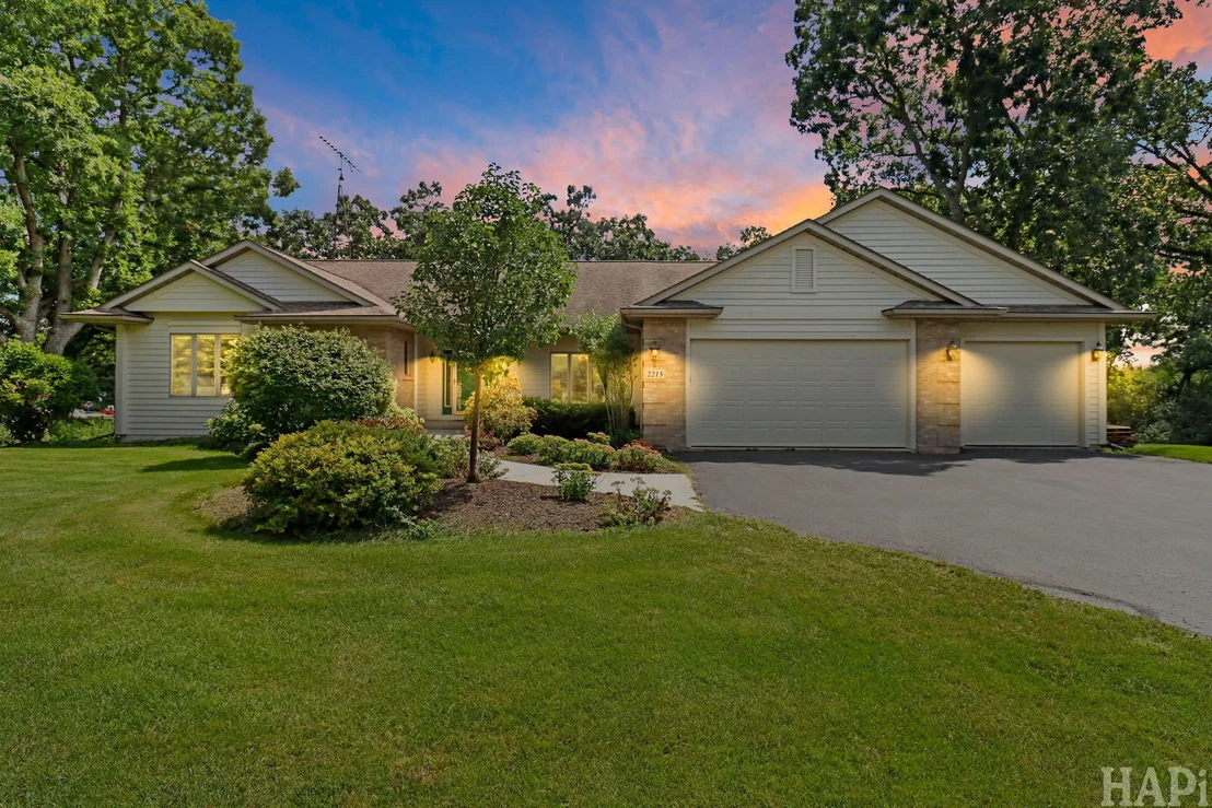 Photo of 2215 N Elmkirk Park