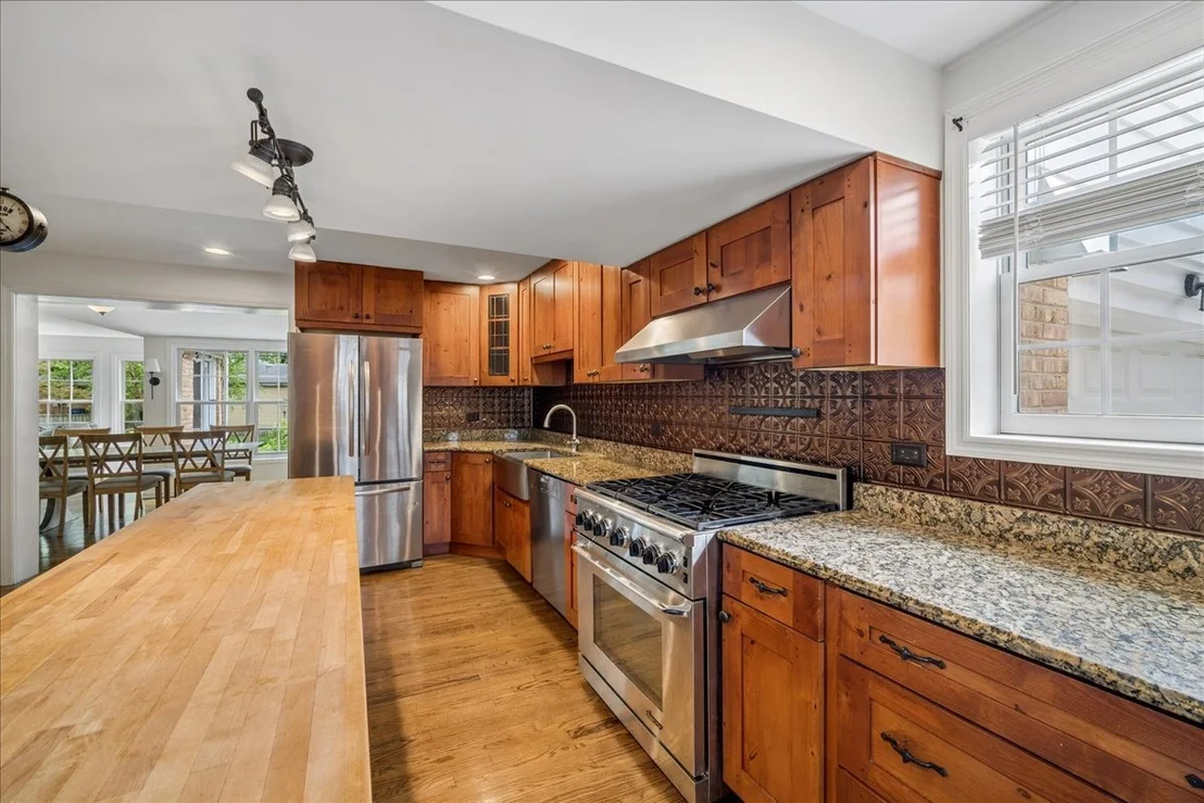 Photo of 1815 Oak Avenue