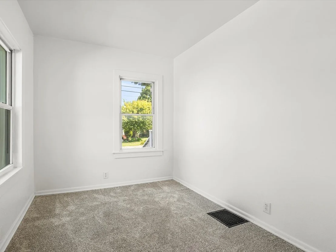 Photo of 655 W Clark Street