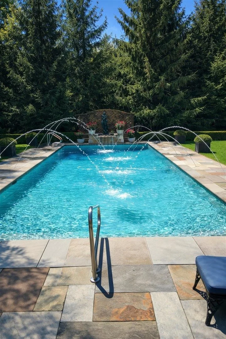 Photo of 950 Lake Road