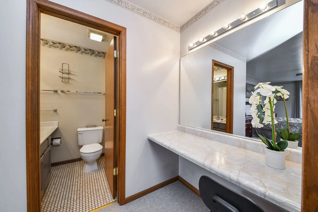Photo of 959 Hill Crest Drive