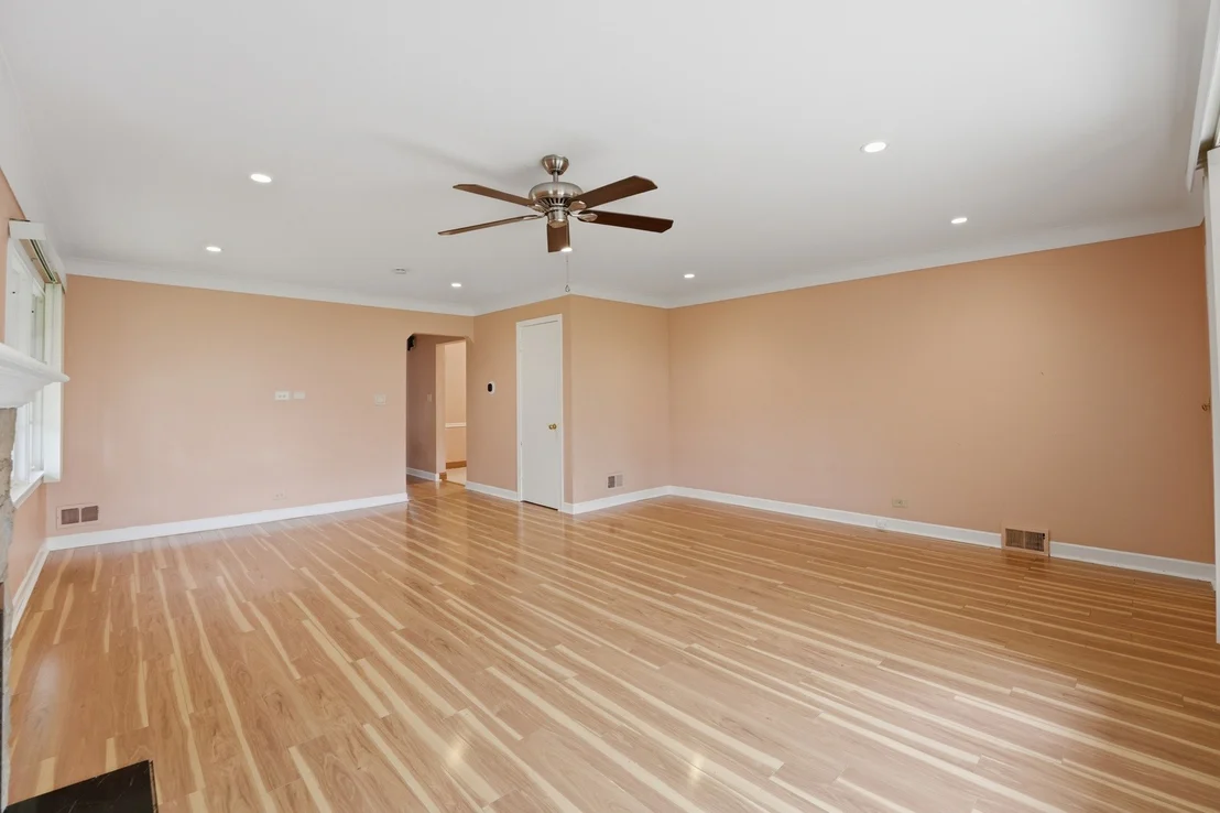 Photo of 306 W Lonnquist Boulevard