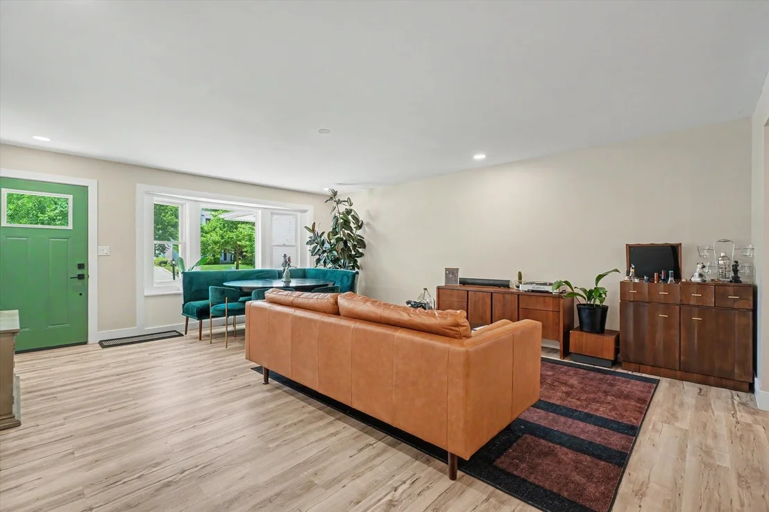 Photo of 1008 Devonshire Drive