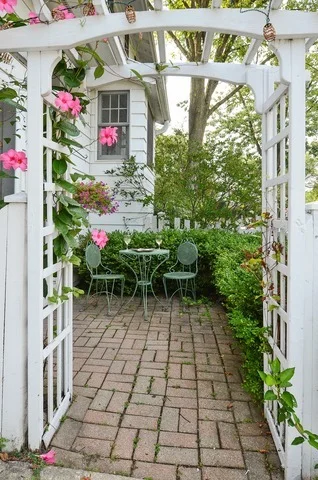 Photo of 350 Oak Circle
