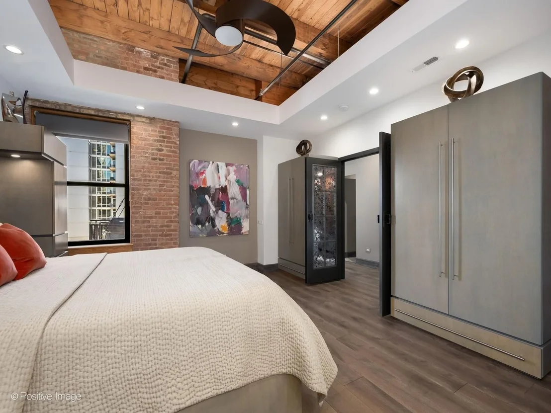 Photo of Unit 607 at 701 W Jackson Boulevard