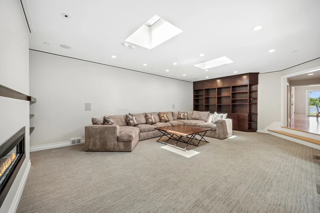 Photo of 2036 Valley Lo Lane