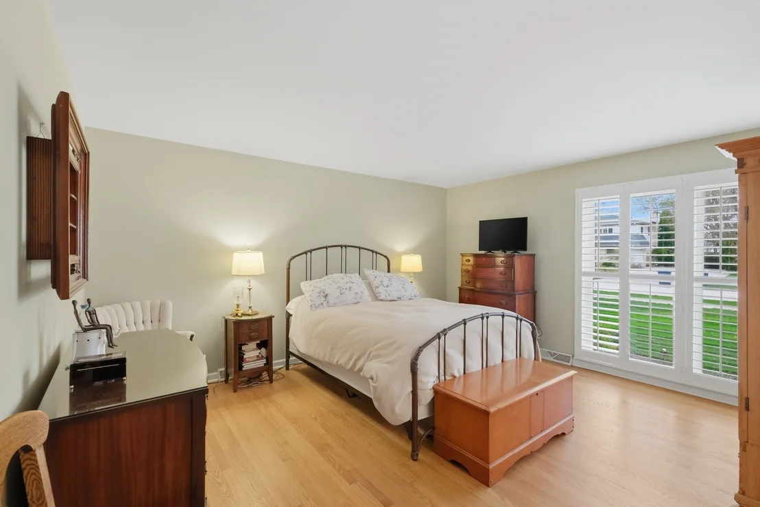 Photo of 955 Summit Drive