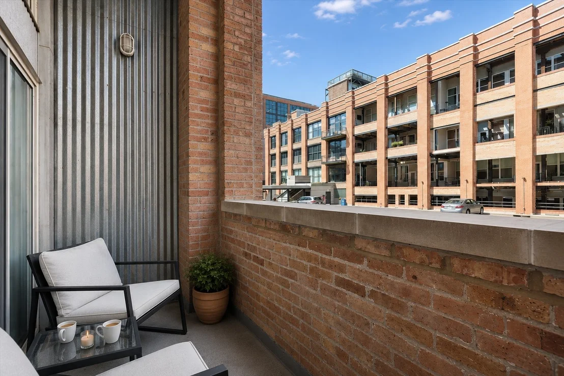Photo of Unit 216 at 1000 W WASHINGTON Boulevard