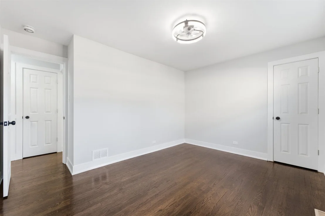 Photo of 657 E 100th Place