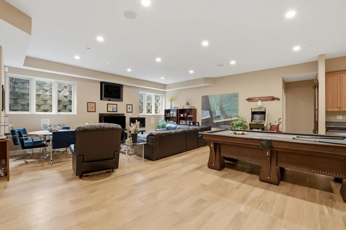 Photo of 809 Edgemont Lane