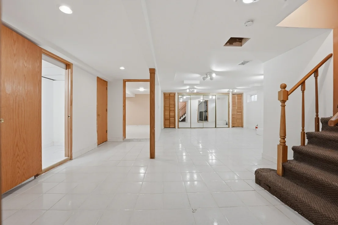 Photo of 306 W Lonnquist Boulevard