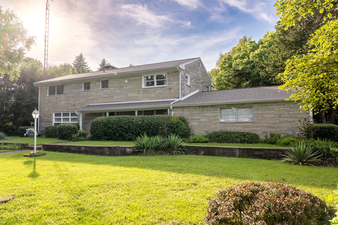 Photo of 801 Oakcrest Drive