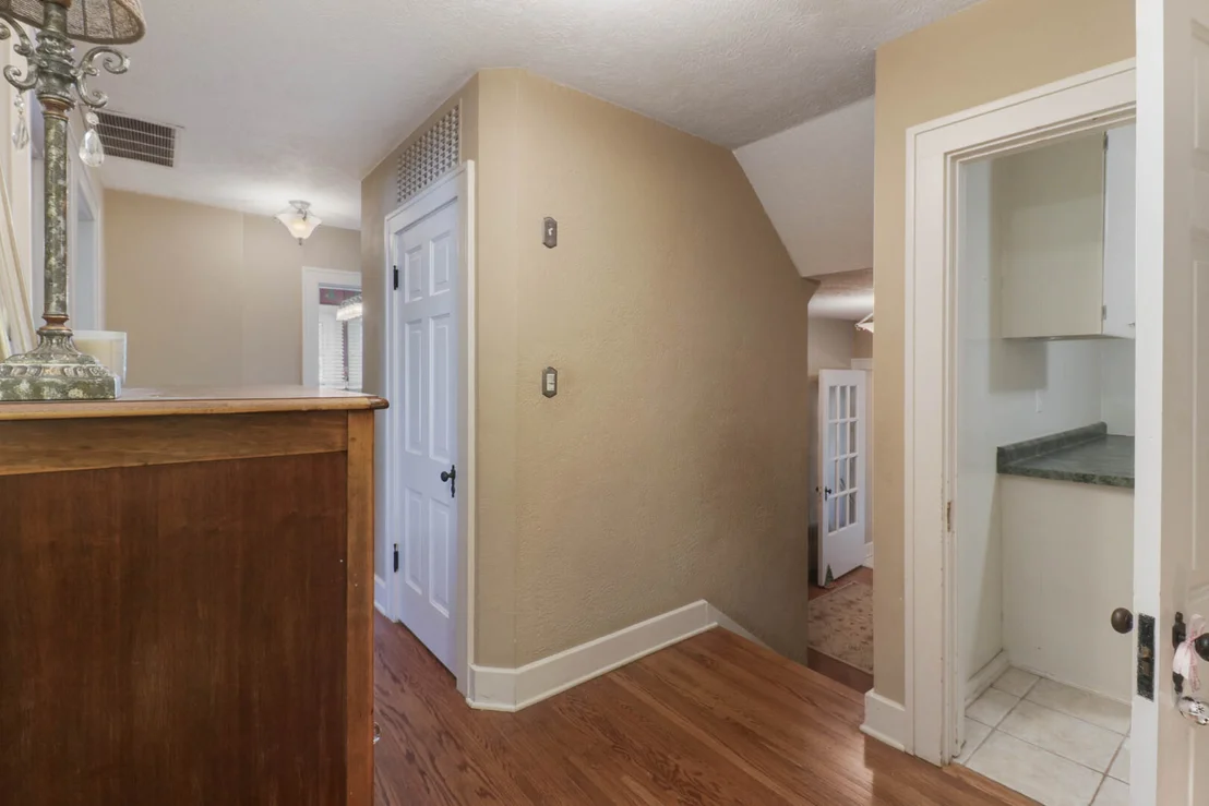 Photo of 1202 Elmwood Road