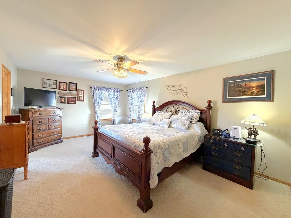 Photo of 1425 Argyle Lane N