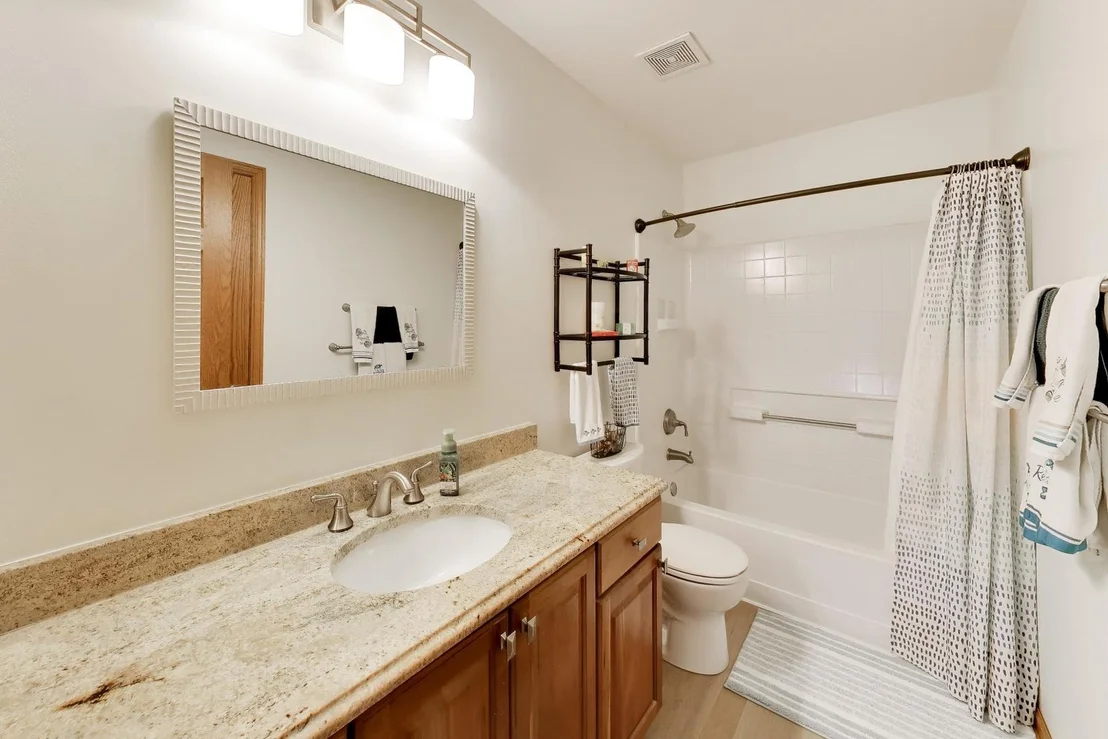 Photo of 435 Oak Grove Circle