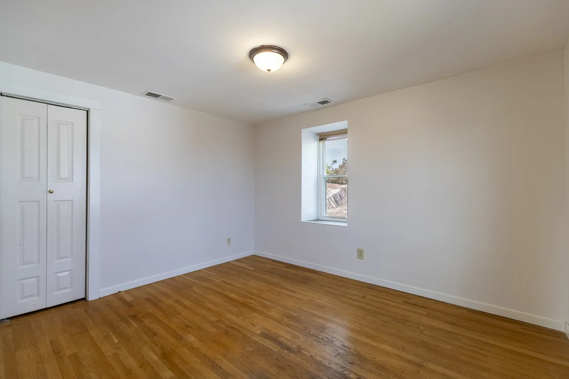 Photo of 18437 Chicago Avenue