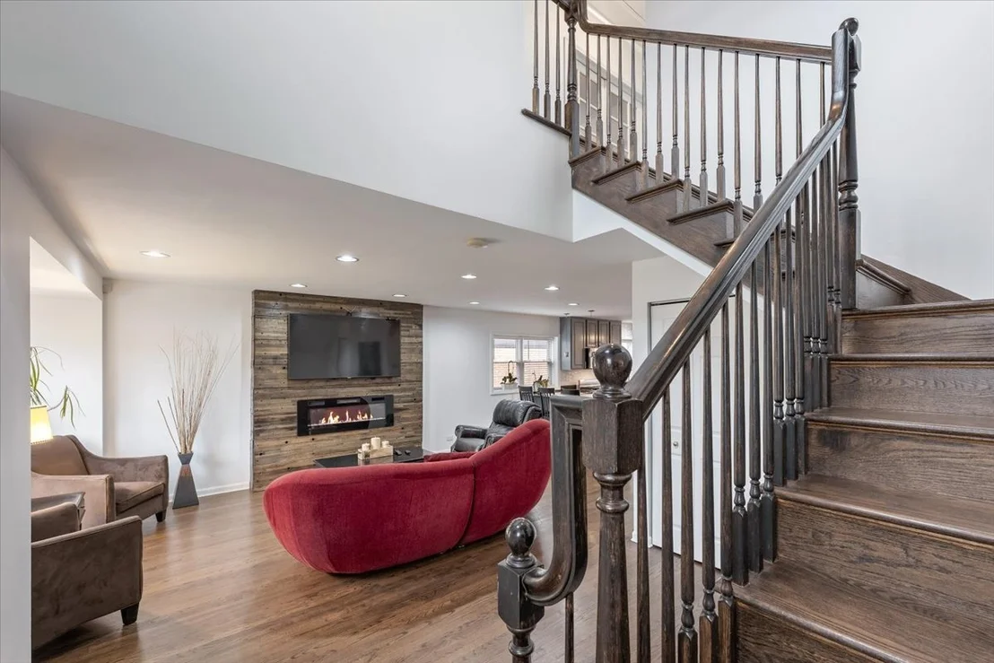 Photo of 5877 N Central Avenue