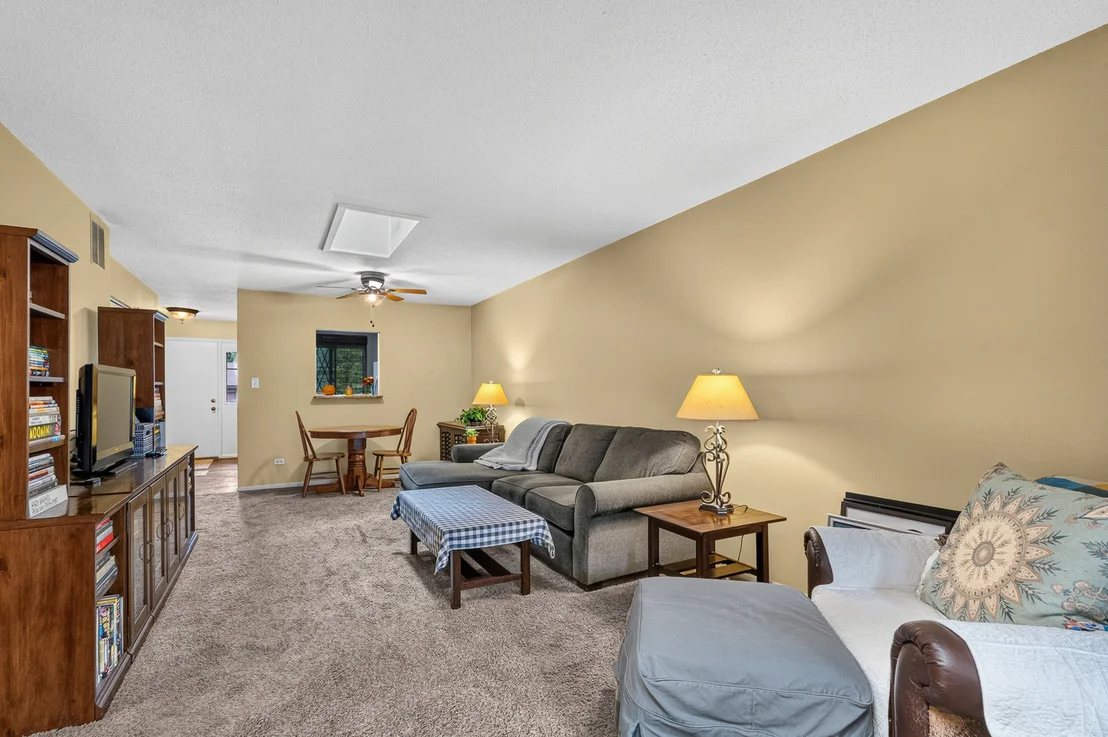 Photo of Unit 0 at 818 Shagbark Road