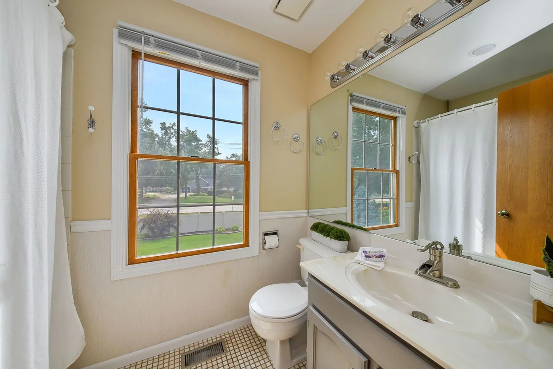 Photo of 959 Hill Crest Drive