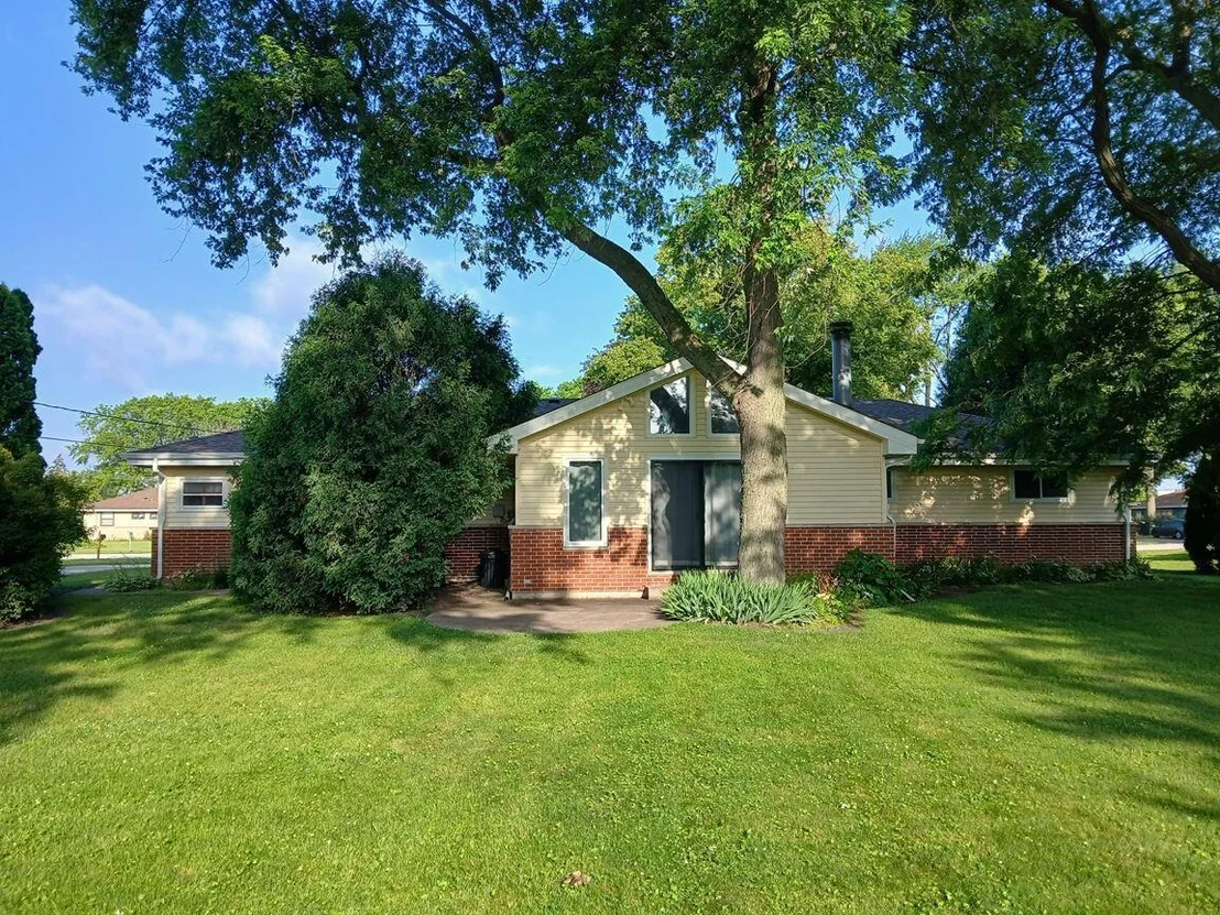 Photo of 121 N Mandel Lane