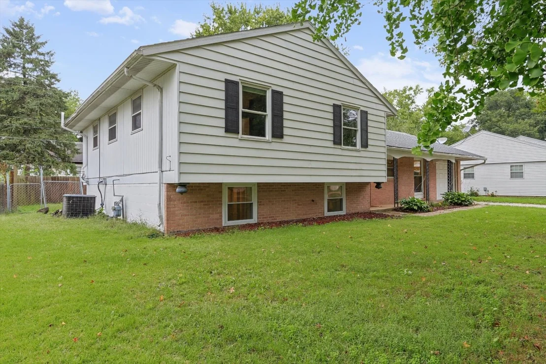 Photo of 905 Stratford Drive