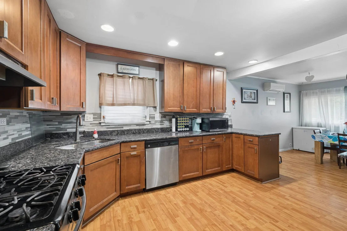 Photo of 4148 Maple Avenue