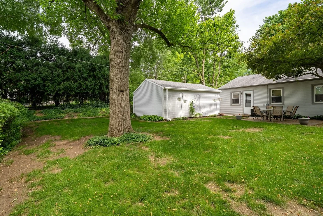 Photo of 1210 Greenlawn Drive