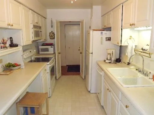Photo of Unit 3D at 2425 Central Street