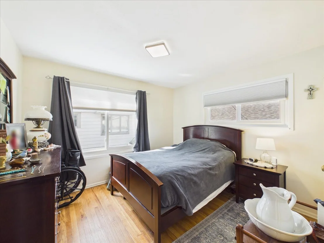 Photo of 220 FAIRVIEW Boulevard