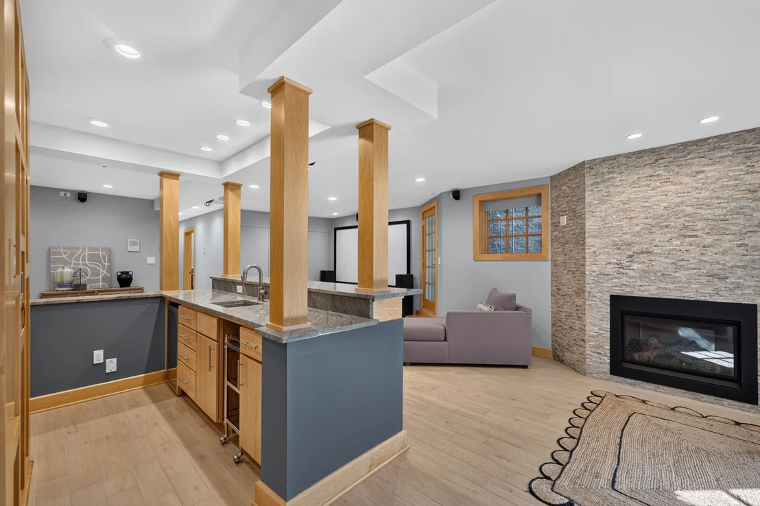 Photo of 634 W Briar Place