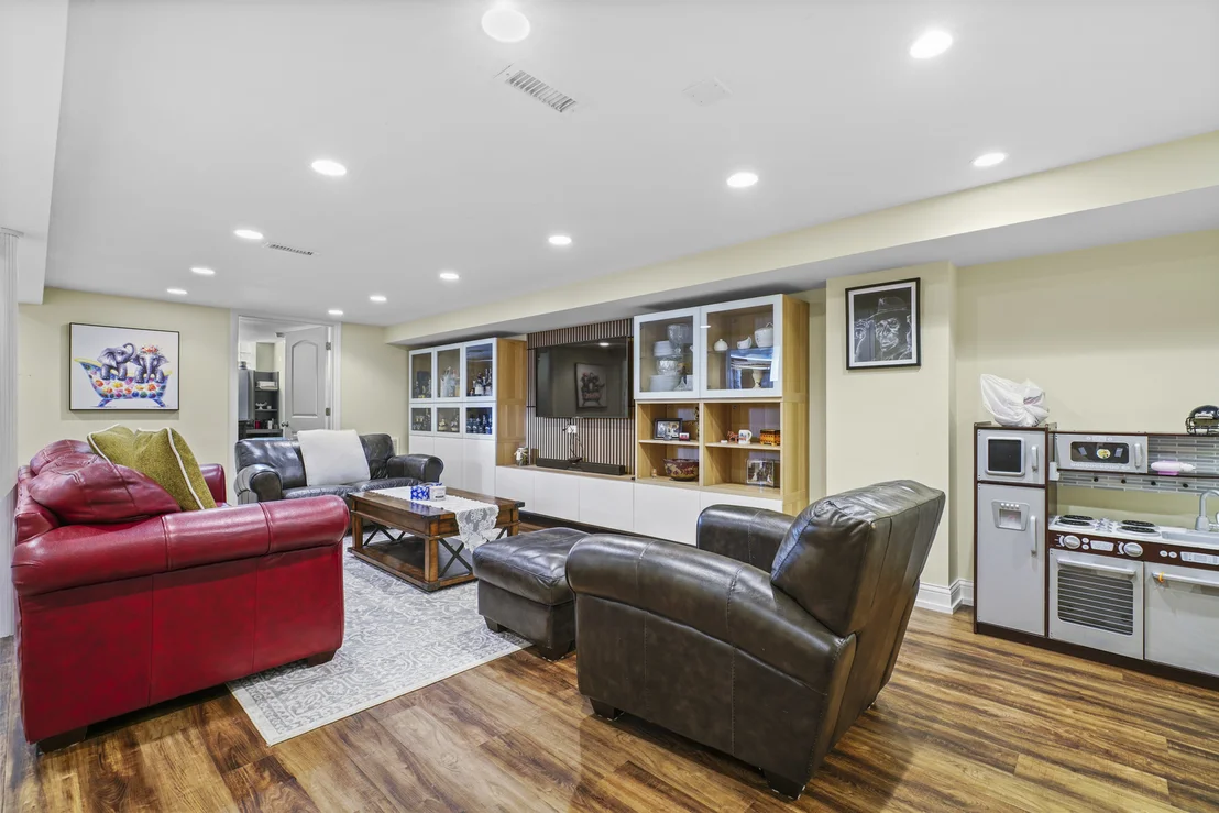 Photo of 421 Vassar Lane