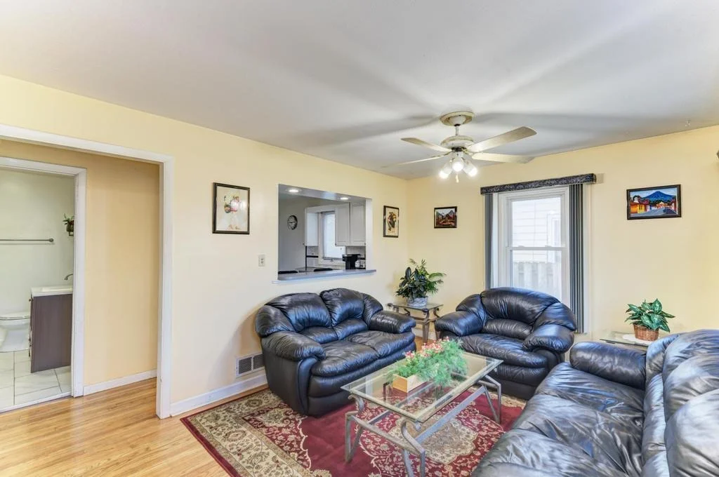 Photo of 1431 N Hillside Avenue