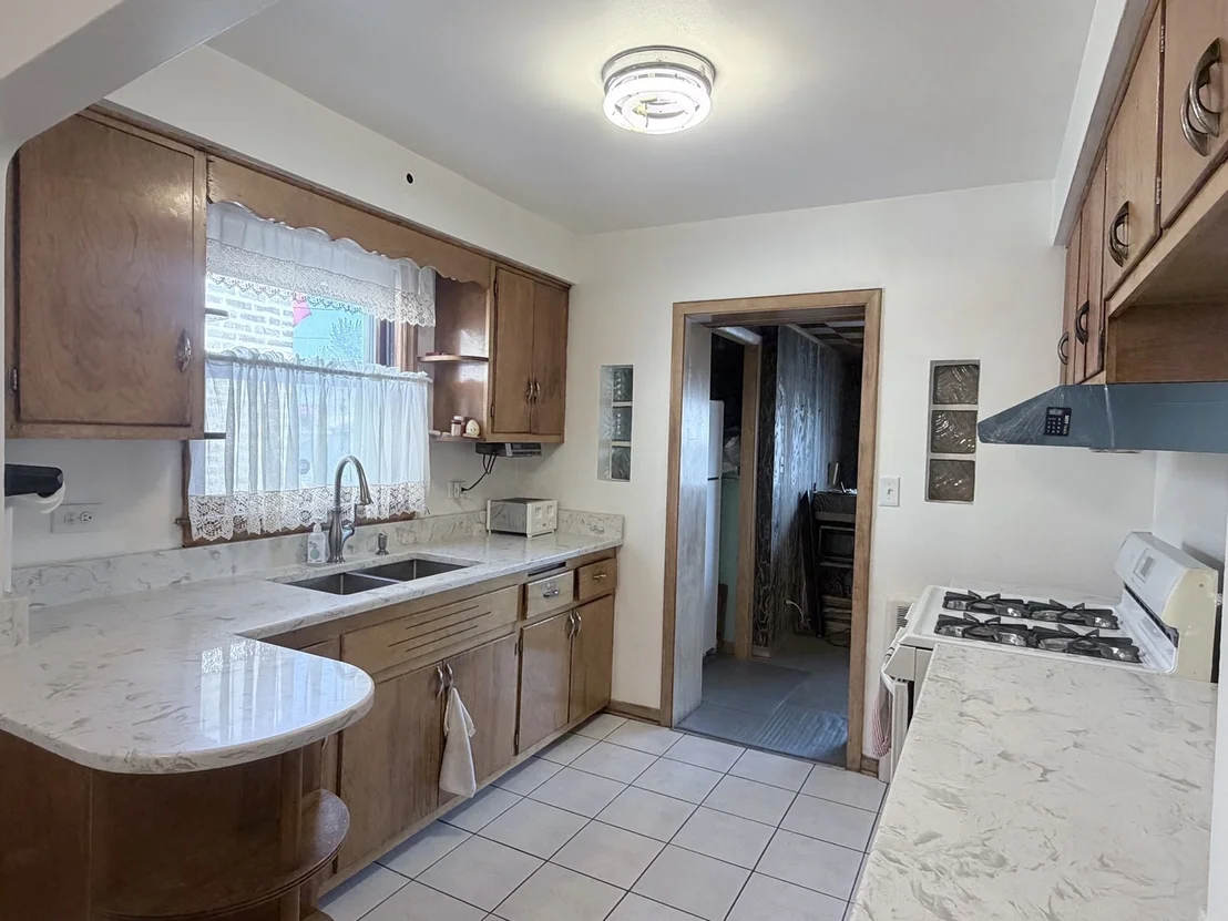 Photo of 3916 W 59th Place