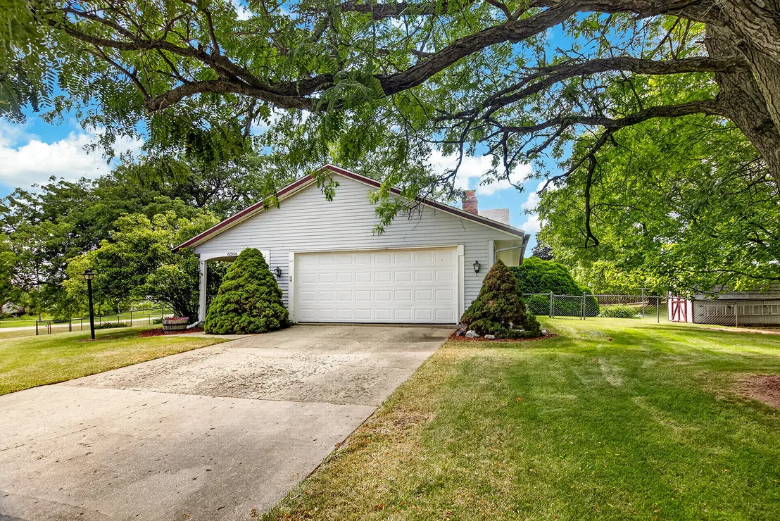 Photo of 8586 Yellowstone Drive