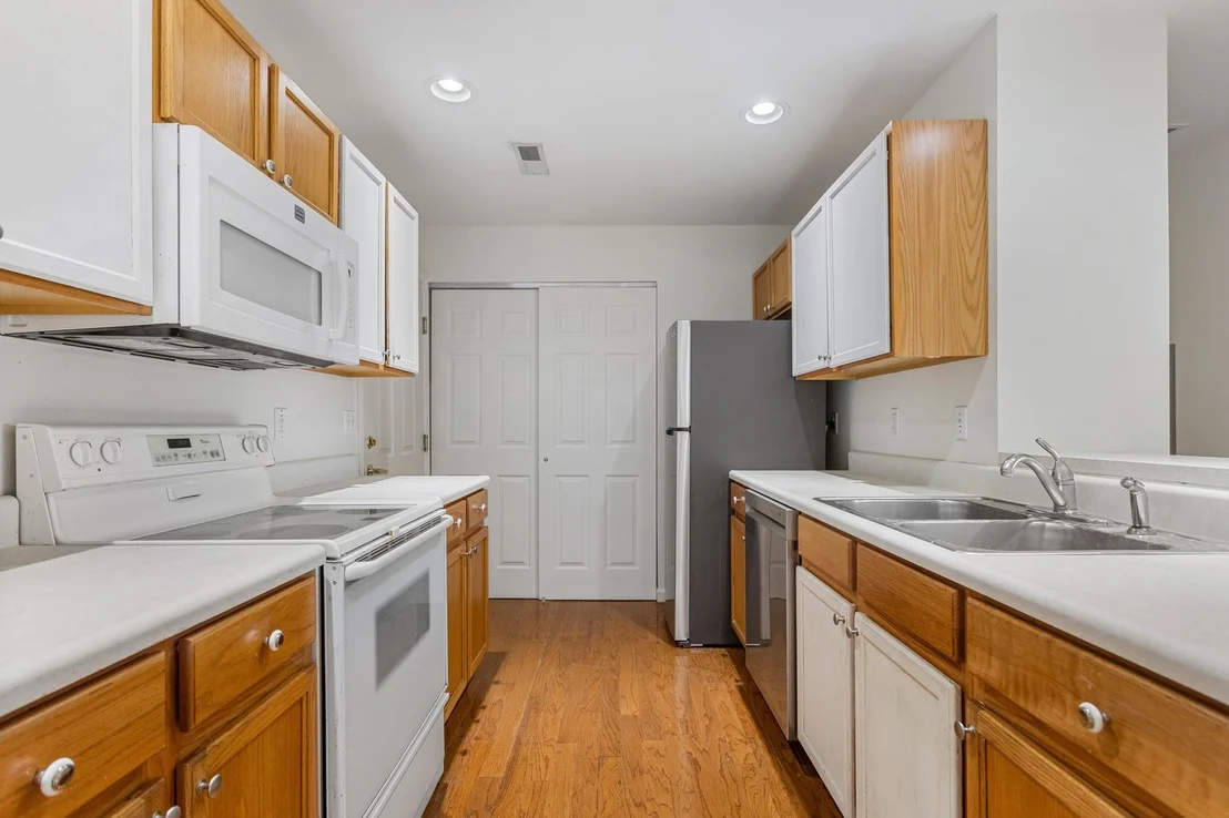 Photo of Unit 205 at 2406 Windward Boulevard