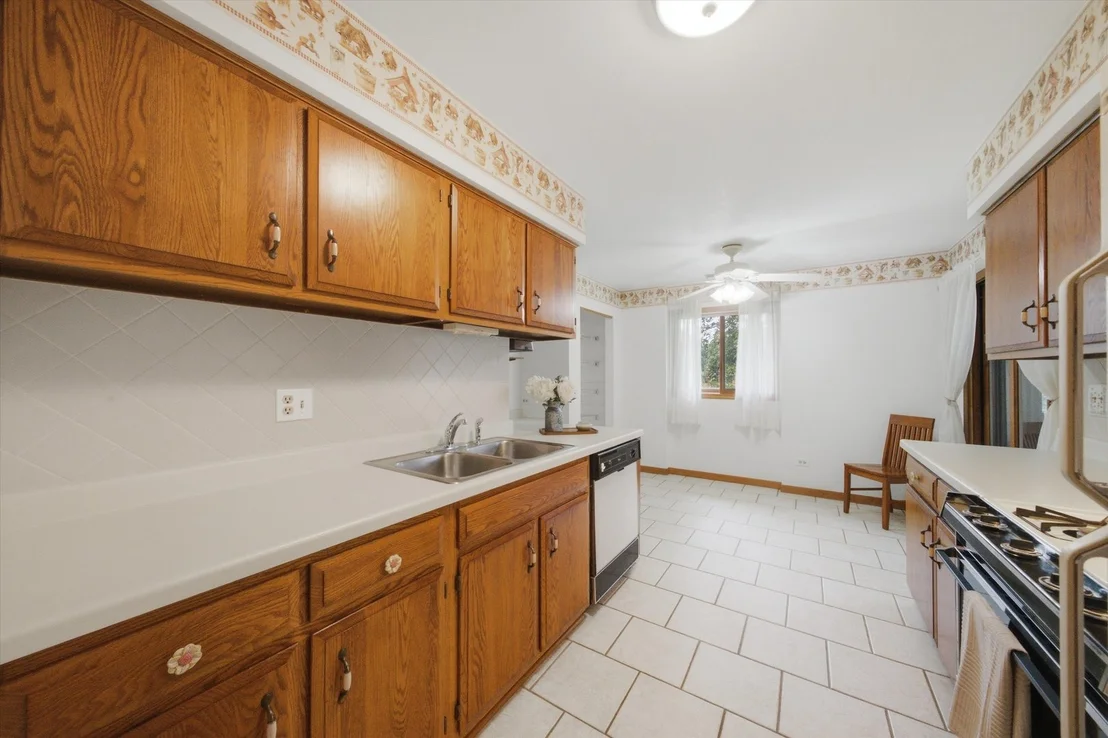 Photo of Unit D at 650 WAVERLY Drive