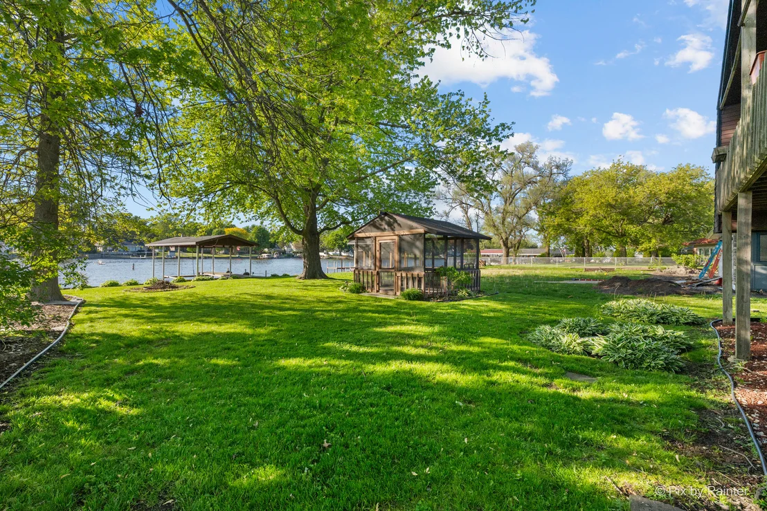 Photo of 1423 N River Road