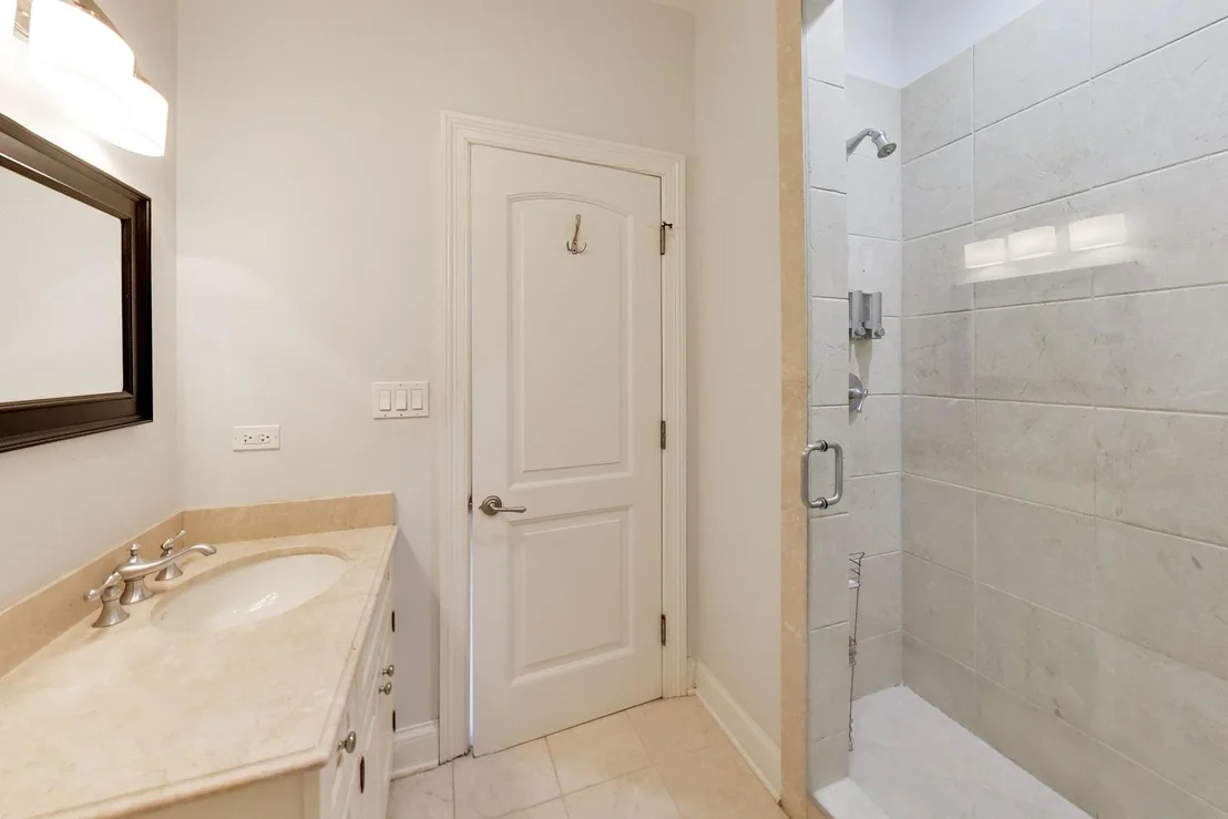Photo of 1106 Astor Place