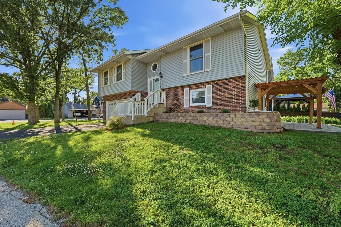 Photo of 136 edgewater Drive