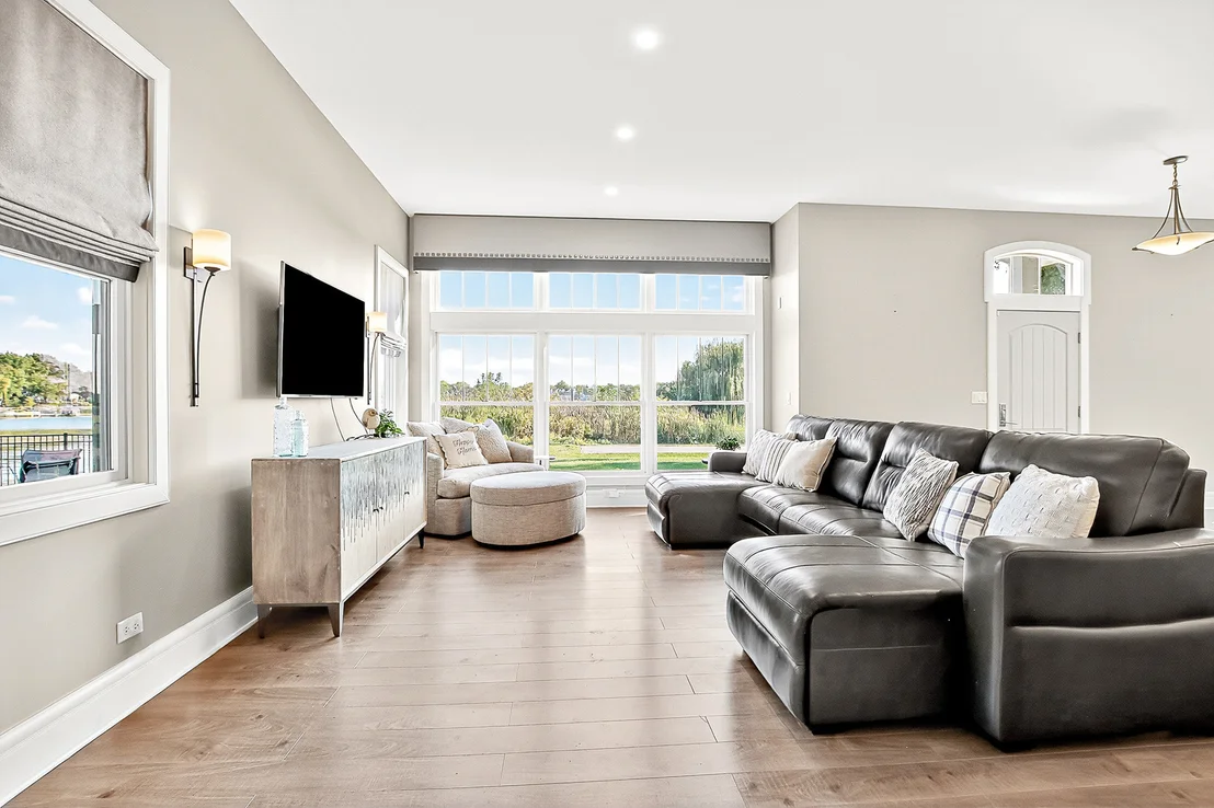 Photo of 827 Edgewater Parkway