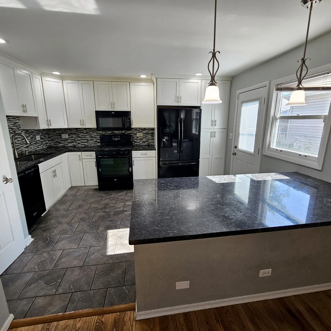 Photo of 618 W Comstock Avenue