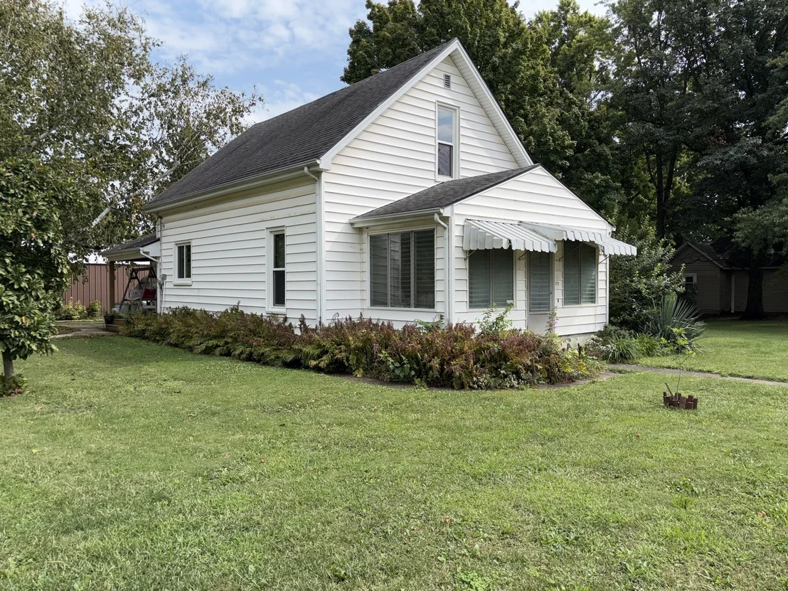 Photo of 211 N Seminary Street